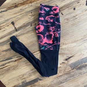 ALO YOGA black sock and tie dye leggings! Like new! Worn a handful of times.